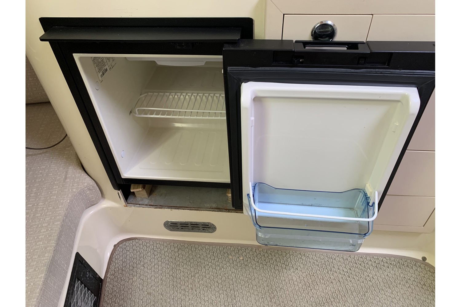 galleyrefrigeratoropen